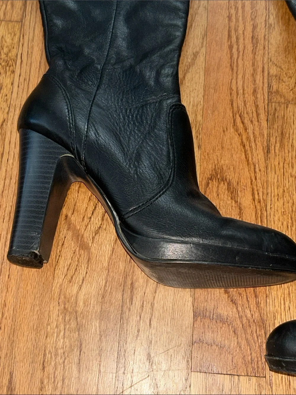 Simply Vera Wang Vintage Leather High-Heel Knee Boots - Sleek Zip Closure sz 7.5